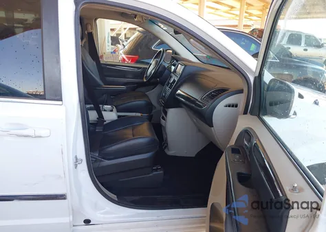 2013 Chrysler Town & Country Touring z USA, uszkodzony, nr VIN 2C4RC1BG8DR821972